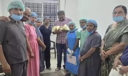 Peddapalli कलेक्टर की पत्नी ने सरकारी अस्पताल में स्वस्थ बच्चे को जन्म दिया Peddapalli कलेक्टर की पत्नी ने सरकारी अस्पताल में स्वस्थ बच्चे को जन्म दिया