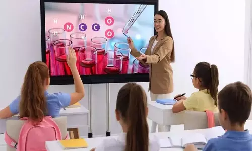 स्मार्टबोर्ड से परे: भविष्य के लिए तैयार कक्षाएँ बनाना स्मार्टबोर्ड से परे: भविष्य के लिए तैयार कक्षाएँ बनाना