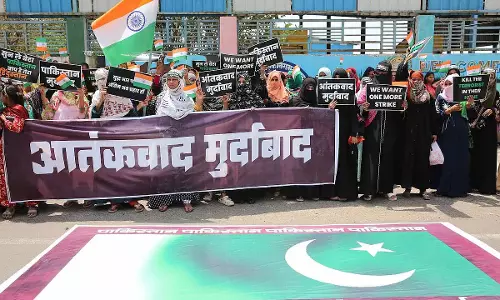Bhopal के नागरिकों ने आतंकी हमले के पीड़ितों को श्रद्धांजलि दी Bhopal के नागरिकों ने आतंकी हमले के पीड़ितों को श्रद्धांजलि दी