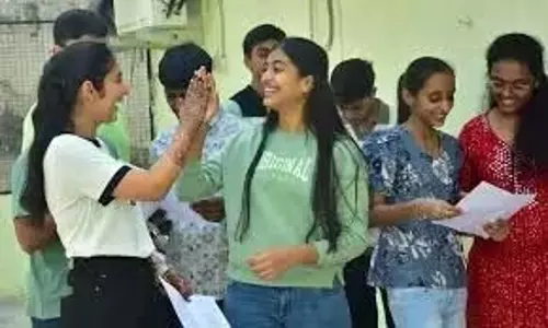Telangana: विदेशी विश्वविद्यालयों ने भारतीय छात्रों का जीना मुश्किल कर दिया