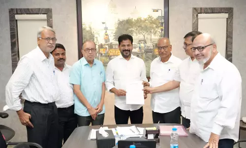 शांति समिति के सदस्यों ने माओवादियों पर रोक लगाने के लिए CM Revanth से मुलाकात की शांति समिति के सदस्यों ने माओवादियों पर रोक लगाने के लिए CM Revanth से मुलाकात की