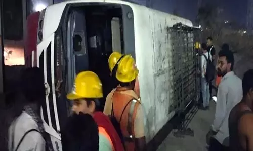 दुलंगा कोयला खदान में बस पलटने से एक की मौत, छह घायल दुलंगा कोयला खदान में बस पलटने से एक की मौत, छह घायल