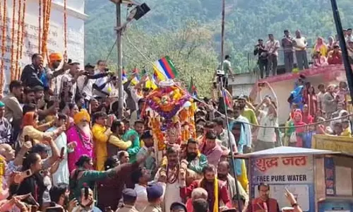 चारधाम यात्रा: ओंकारेश्वर मंदिर से केदारनाथ धाम रवाना हुई बाबा केदार की डोली चारधाम यात्रा: ओंकारेश्वर मंदिर से केदारनाथ धाम रवाना हुई बाबा केदार की डोली