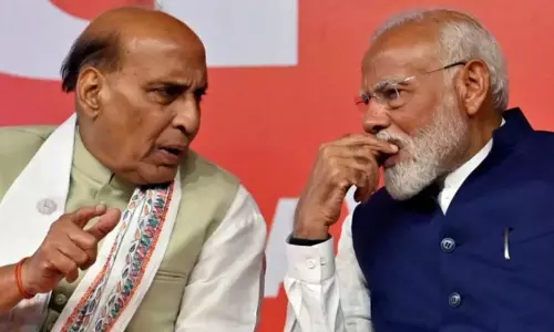 प्रधानमंत्री नरेंद्र मोदी और रक्षा मंत्री राजनाथ सिंह के बीच हुई अहम मुलाकात, करीब 40 मिनट तक हुई बात प्रधानमंत्री नरेंद्र मोदी और रक्षा मंत्री राजनाथ सिंह के बीच हुई अहम मुलाकात, करीब 40 मिनट तक हुई बात