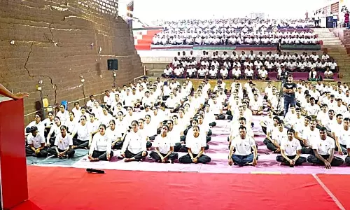 श्री श्री विश्वविद्यालय ने अंतर्राष्ट्रीय योग दिवस 2025 की उल्टी गिनती के लिए योगोत्सव का आयोजन किया श्री श्री विश्वविद्यालय ने अंतर्राष्ट्रीय योग दिवस 2025 की उल्टी गिनती के लिए योगोत्सव का आयोजन किया