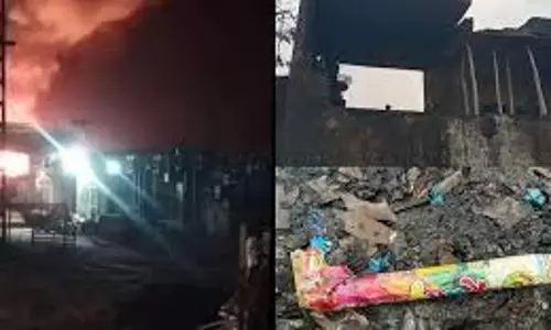 Bareilly: पटाखों के गोदाम में आग का तांडव, चौकीदार झुलसा