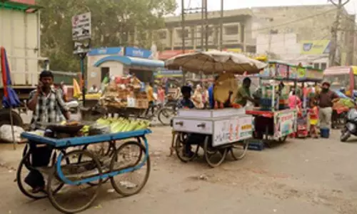 Lucknow: स्ट्रीट वेंडरों को राहत, 95 बैंकों ने बिना गारंटी के दिए ऋण