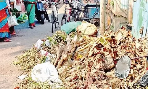 Cuttack नगर निगम द्वारा कचरा संग्रहण वाहनों को बंद करने से निवासियों को बदबू का सामना करना पड़ा