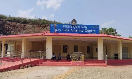 सुविधा केंद्र 10 महीने से बंद, यात्रियों को परेशानी सुविधा केंद्र 10 महीने से बंद, यात्रियों को परेशानी