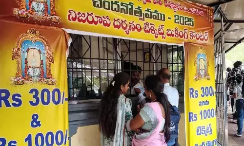 1,000 रुपये के ‘चंदनोत्सव’ की भारी मांग 1,000 रुपये के ‘चंदनोत्सव’ की भारी मांग