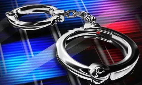 Balasore: आतंकवाद पीड़ित की तस्वीर से धन जुटाने के आरोप में महिला गिरफ्तार