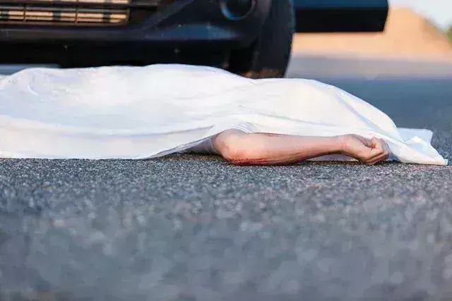 Sonbhadra: अज्ञात ट्रक ने बाइक सवार को रौंदा, मौके पर दर्दनाक मौत