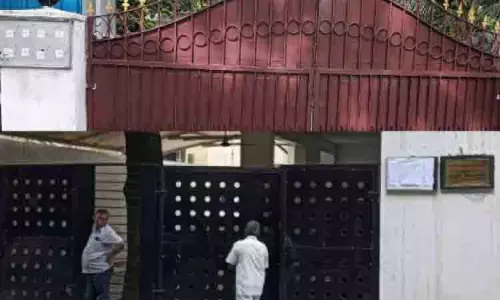 Tamil Nadu मंत्रिमंडल से इस्तीफे के बाद पोनमुडी और सेंथिलबालाजी के आवासों से नाम बोर्ड हटा दिए गए Tamil Nadu मंत्रिमंडल से इस्तीफे के बाद पोनमुडी और सेंथिलबालाजी के आवासों से नाम बोर्ड हटा दिए गए