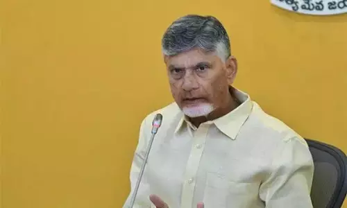Naidu ने वित्तीय राजधानी के रूप में विजाग सहित सभी क्षेत्रों के विकास का संकल्प लिया
