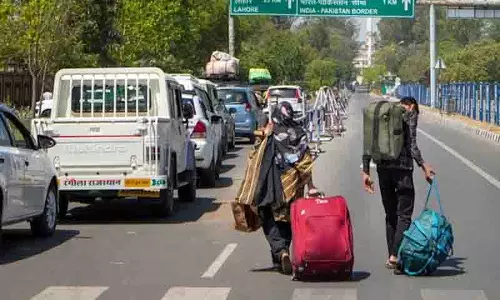 Punjab: वापसी की समय-सीमा समाप्त होने पर अटारी पार करते समय भावुकता