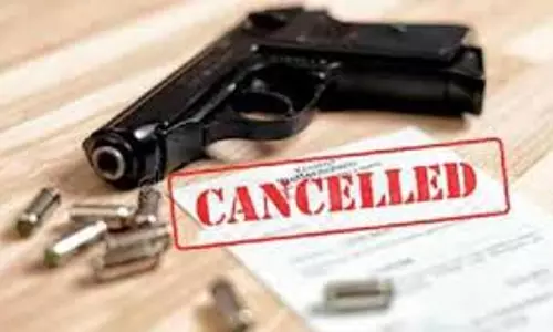 Kanpur: स्वागत समारोह में हर्ष फायरिंग करने पर बनारसी मिष्ठान के मालिक का रिवाल्वर लाइसेंस निरस्त Kanpur: स्वागत समारोह में हर्ष फायरिंग करने पर बनारसी मिष्ठान के मालिक का रिवाल्वर लाइसेंस निरस्त