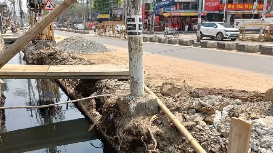 Assam : कामरूप मेट्रो डीसी ने शहरी बाढ़ को रोकने के लिए Assam : कामरूप मेट्रो डीसी ने शहरी बाढ़ को रोकने के लिए