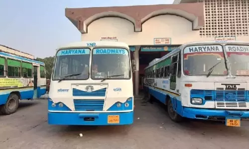 Jind: रोडवेज कर्मचारियों ने मांगों को लेकर बस अड्डा पर प्रदर्शन किया