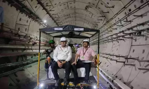 सियालदाह-एस्प्लेनेड मेट्रो की सुरक्षा जांच, 2.6 किमी लंबा हिस्सा जल्द ही चालू होगा: KMRC सियालदाह-एस्प्लेनेड मेट्रो की सुरक्षा जांच, 2.6 किमी लंबा हिस्सा जल्द ही चालू होगा: KMRC