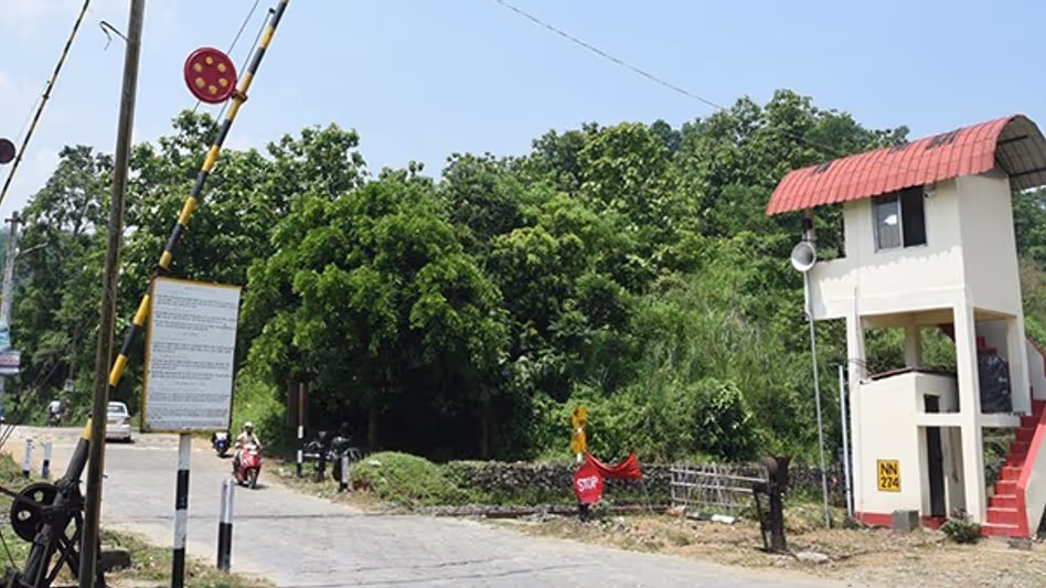 एनई फ्रंटियर रेलवे ने 28 लेवल क्रॉसिंग गेटों पर CCTV कैमरे लगाकर सुरक्षा बढ़ाई