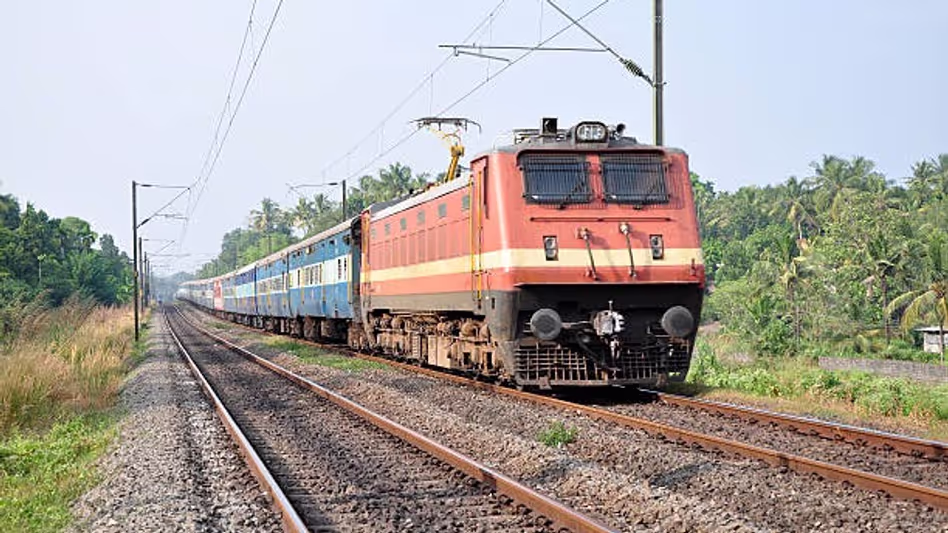 Assam के कामाख्या स्टेशन पर पहला ड्रोन-सफाई अभियान चलाया Assam के कामाख्या स्टेशन पर पहला ड्रोन-सफाई अभियान चलाया