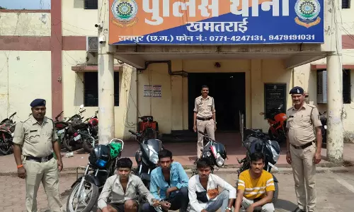 रायपुर : 4 लड़के गिरफ्तार, बाइक चोरी का खुलासा रायपुर : 4 लड़के गिरफ्तार, बाइक चोरी का खुलासा