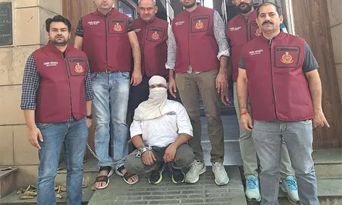 गैंगरेप के मामले में वांछित हिस्ट्रीशीटर को क्राइम ब्रांच ने किया गिरफ्तार गैंगरेप के मामले में वांछित हिस्ट्रीशीटर को क्राइम ब्रांच ने किया गिरफ्तार