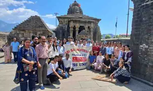Baijnath temple में स्वच्छता अभियान के लिए छात्रों ने उठाई झाड़ू