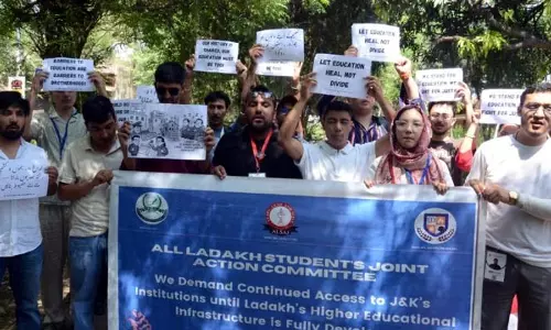 Ladakh के छात्रों ने जम्मू में प्रवेश के लिए किया प्रदर्शन