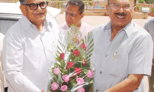 Jaipur: देवनानी ने पंजाब के राज्यपाल कटारिया को राजस्थान विधान सभा की डायरी भेंट की