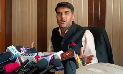 रामबन MLA ने एक करोड़ रुपये के राहत पैकेज की घोषणा की रामबन MLA ने एक करोड़ रुपये के राहत पैकेज की घोषणा की