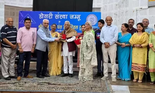 Jammu: वीना गुप्ता-प्रकाश प्रेमी को दीनू भाई पंत मेमोरियल अवार्ड से सम्मानित किया