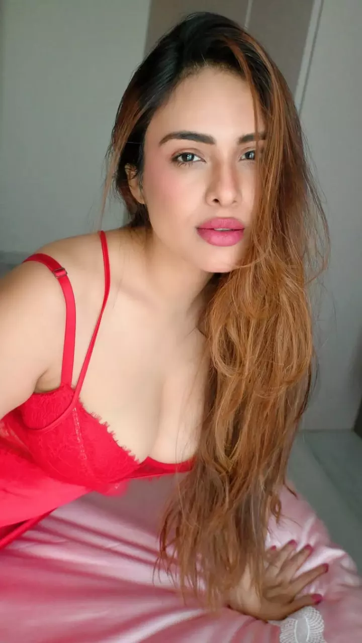 नेहा मलिक का न्यू बोल्ड अवतार