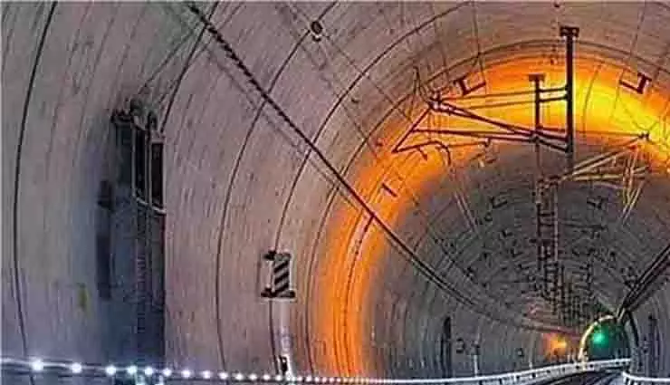 Uttarakhand: खतरे में थी भारत की सबसे लंबी रेल सुरंग परियोजना, इन चुनौतियों को पार कर पाई सफलता Uttarakhand: खतरे में थी भारत की सबसे लंबी रेल सुरंग परियोजना, इन चुनौतियों को पार कर पाई सफलता