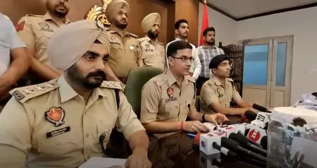 मोहाली पुलिस ने चार गैंगस्टर किए गिरफ्तार, हथियार बरामद मोहाली पुलिस ने चार गैंगस्टर किए गिरफ्तार, हथियार बरामद