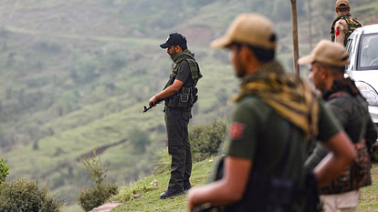 Srinagar: सीजफायर तोड़कर पाकिस्तान ने बढ़ाया तनाव, पहलगाम हमले के बाद बिगड़ी स्थिति Srinagar: सीजफायर तोड़कर पाकिस्तान ने बढ़ाया तनाव, पहलगाम हमले के बाद बिगड़ी स्थिति