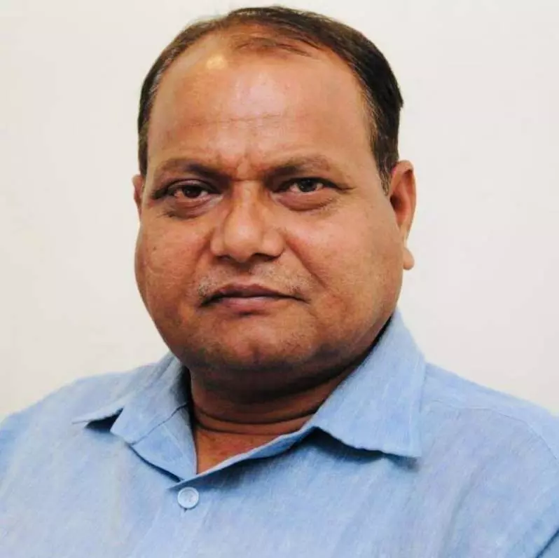 मिलनसार व्यक्तित्व के धनी थे डॉ सीएल तिवारी मिलनसार व्यक्तित्व के धनी थे डॉ सीएल तिवारी