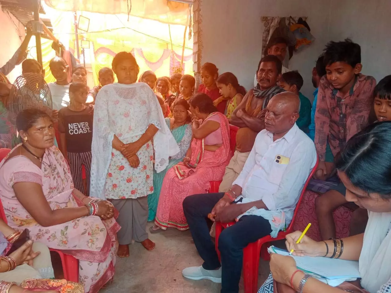 उरला में नाबालिग बेटी की शादी कर रहे थे परिजन, जिला प्रशासन ने विवाह रोका उरला में नाबालिग बेटी की शादी कर रहे थे परिजन, जिला प्रशासन ने विवाह रोका