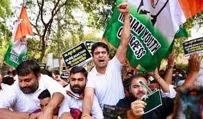 Delhi युवा कांग्रेस कार्यकर्ताओं ने पाक उच्चायोग में किया प्रदर्शन Delhi युवा कांग्रेस कार्यकर्ताओं ने पाक उच्चायोग में किया प्रदर्शन