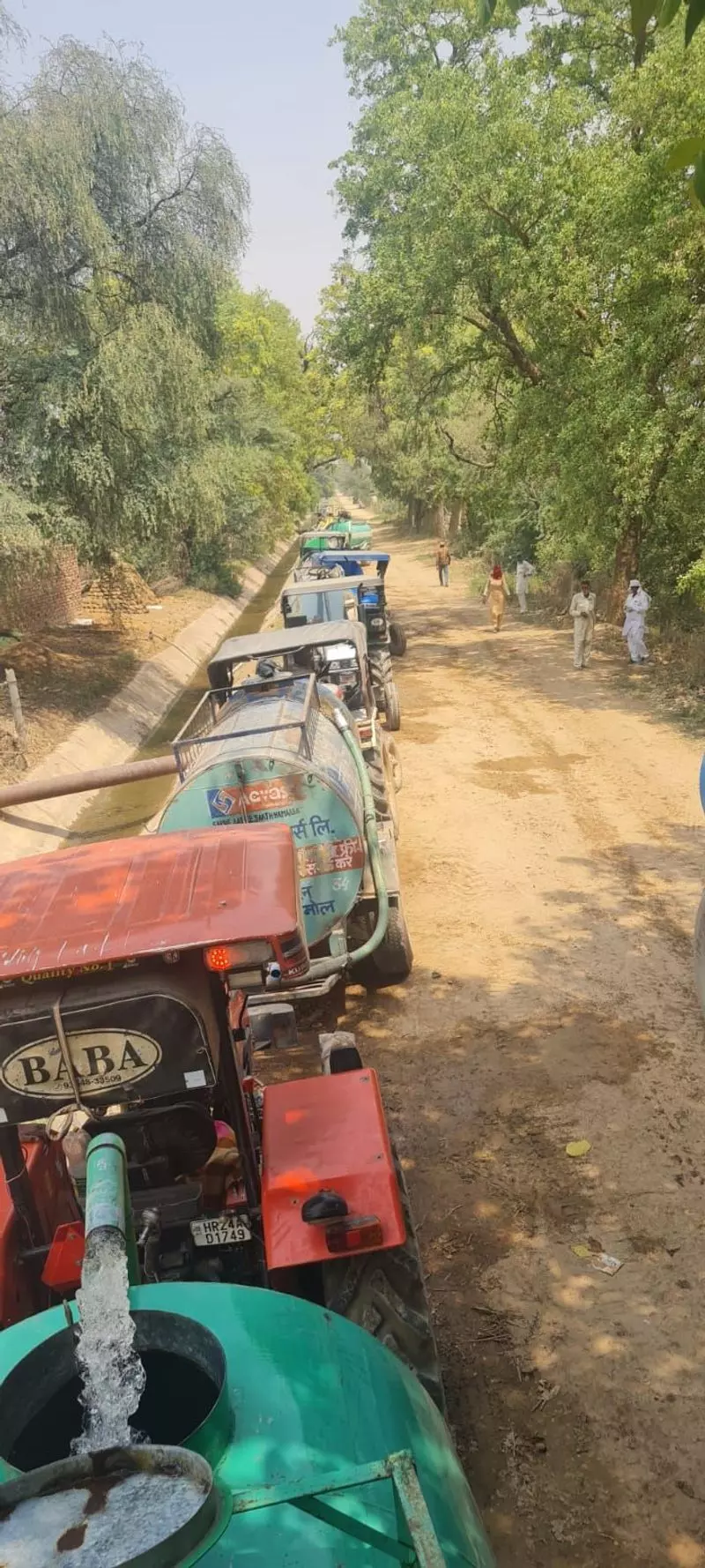 Haryana : बिजली कटौती और नहरबंदी के कारण फतेहाबाद गांव में पानी की किल्लत Haryana : बिजली कटौती और नहरबंदी के कारण फतेहाबाद गांव में पानी की किल्लत