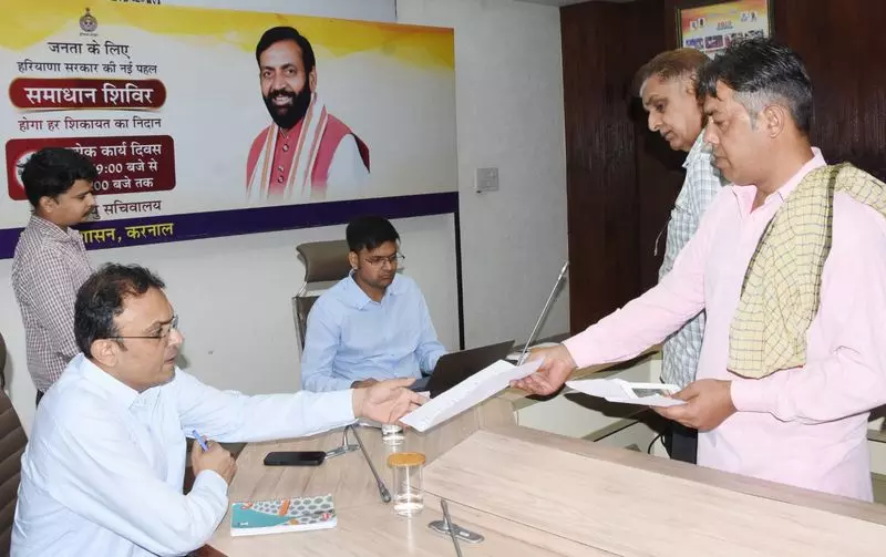 Karnal के समाधान शिविरों में शिकायतों पर फैमिली आईडी का मुद्दा हावी रहा Karnal के समाधान शिविरों में शिकायतों पर फैमिली आईडी का मुद्दा हावी रहा