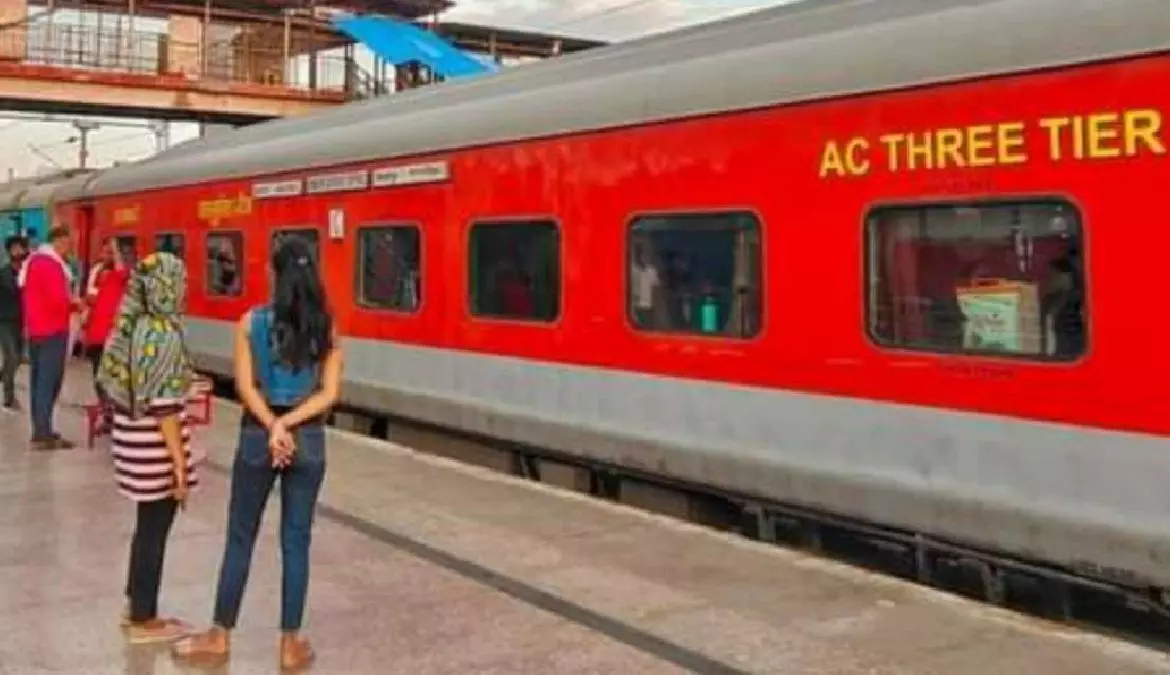 Bareilly: गर्मी के मौसम में बढ़ी ट्रेनों की संख्या, तीन समर स्पेशल ट्रेनों को मिली मंजूरी Bareilly: गर्मी के मौसम में बढ़ी ट्रेनों की संख्या, तीन समर स्पेशल ट्रेनों को मिली मंजूरी
