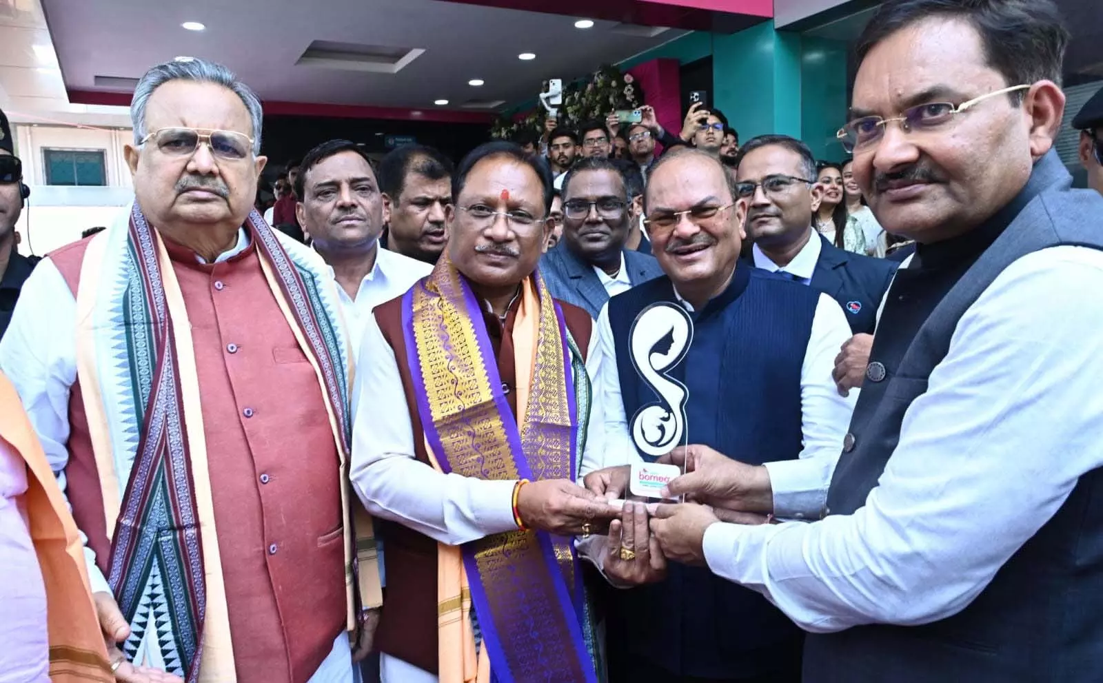CM विष्णुदेव साय ने बॉर्नियो मदर एंड चाइल्ड केयर हॉस्पिटल का किया शुभारंभ CM विष्णुदेव साय ने बॉर्नियो मदर एंड चाइल्ड केयर हॉस्पिटल का किया शुभारंभ