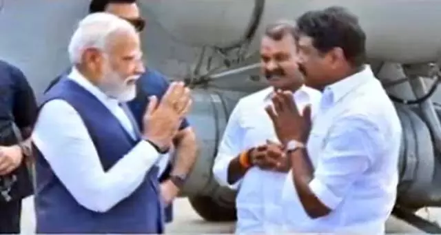 नायिनार नागेंद्रन ने की प्रधानमंत्री मोदी से मुलाकात नायिनार नागेंद्रन ने की प्रधानमंत्री मोदी से मुलाकात