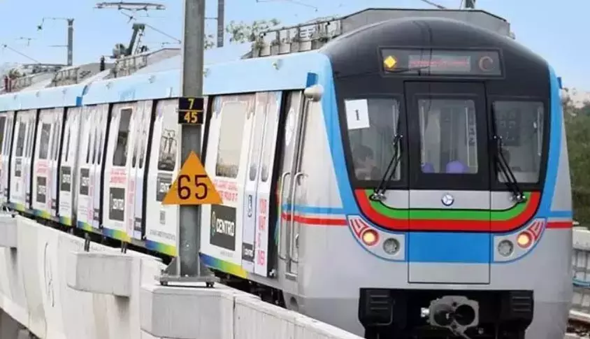 Hyderabad: मेट्रो रेल में यात्रियों की संख्या में गिरावट Hyderabad: मेट्रो रेल में यात्रियों की संख्या में गिरावट