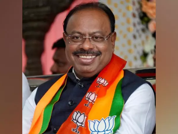 वडेट्टीवार की टिप्पणी पर BJP का पलटवार: क्या कांग्रेस नेता आतंकवादियों को बरी करना चाहते हैं? वडेट्टीवार की टिप्पणी पर BJP का पलटवार: क्या कांग्रेस नेता आतंकवादियों को बरी करना चाहते हैं?