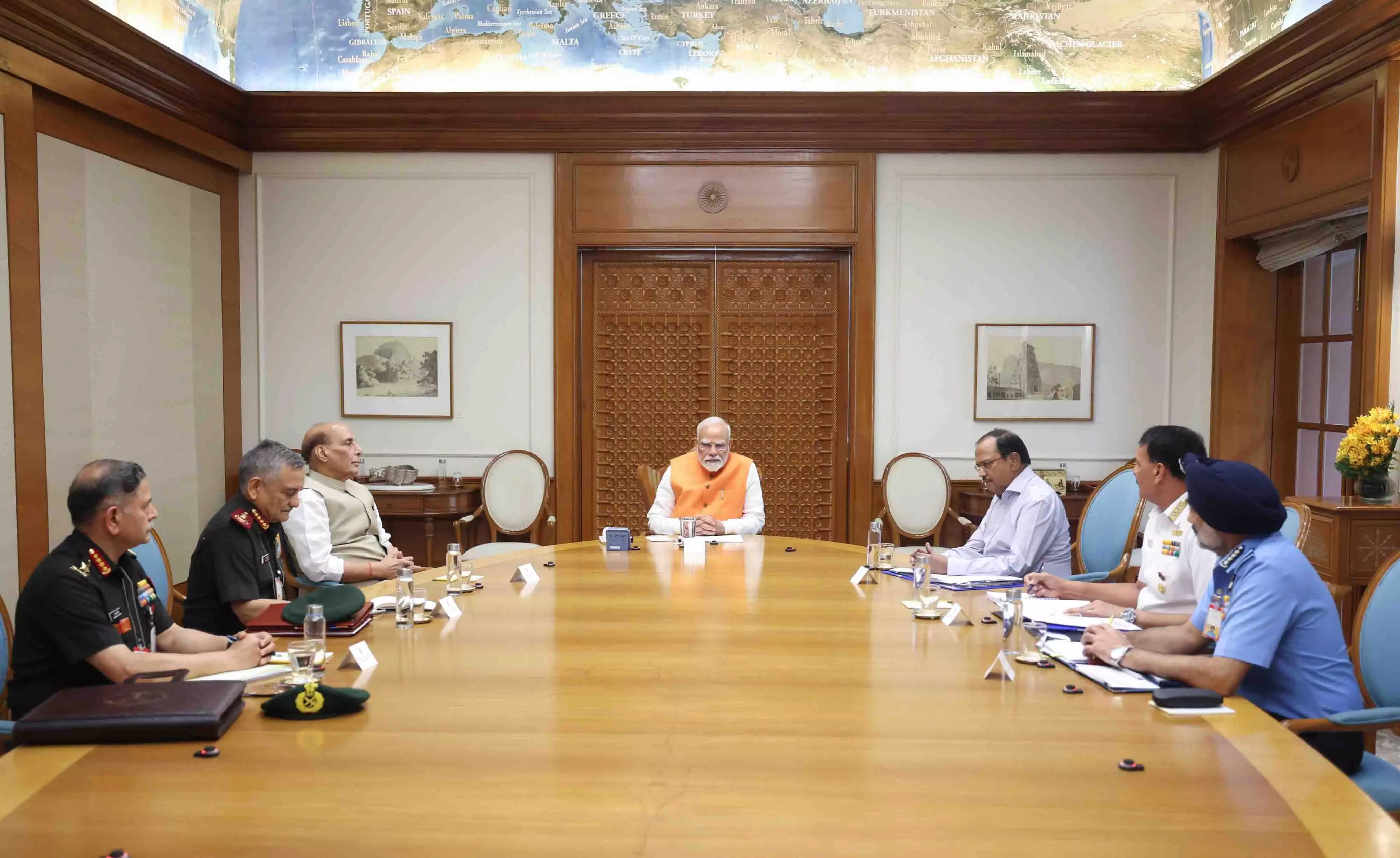 पाकिस्तान के साथ सीमा पर तनाव के बीच दिल्ली में बड़ी हलचल, बड़ा एक्शन होगा पाकिस्तान के साथ सीमा पर तनाव के बीच दिल्ली में बड़ी हलचल, बड़ा एक्शन होगा