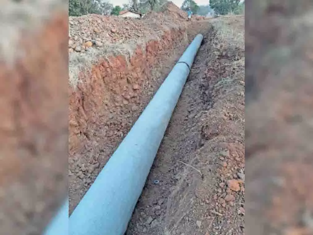 Chandigarh: पाइपलाइन बिछाने के लिए सड़क बंद Chandigarh: पाइपलाइन बिछाने के लिए सड़क बंद