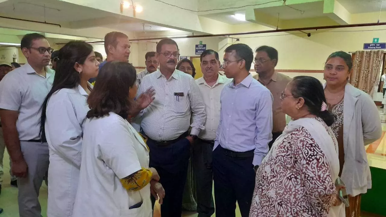 जिला पंचायत सीईओ ने जिला चिकित्सालय पंडरी, हमर अस्पताल राजातालाब और मातृ एवं शिशु चिकित्सालय कालीबाड़ी का किया औचक निरीक्षण जिला पंचायत सीईओ ने जिला चिकित्सालय पंडरी, हमर अस्पताल राजातालाब और मातृ एवं शिशु चिकित्सालय कालीबाड़ी का किया औचक निरीक्षण