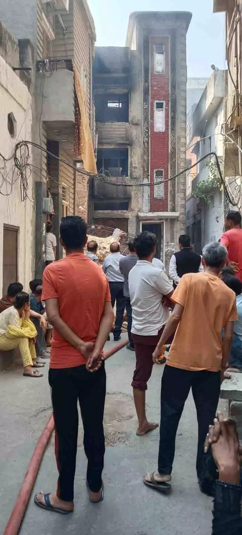 Ludhiana: फैक्ट्री-सह-आवास में भीषण आग, मालिक और मां बाल-बाल बचे Ludhiana: फैक्ट्री-सह-आवास में भीषण आग, मालिक और मां बाल-बाल बचे